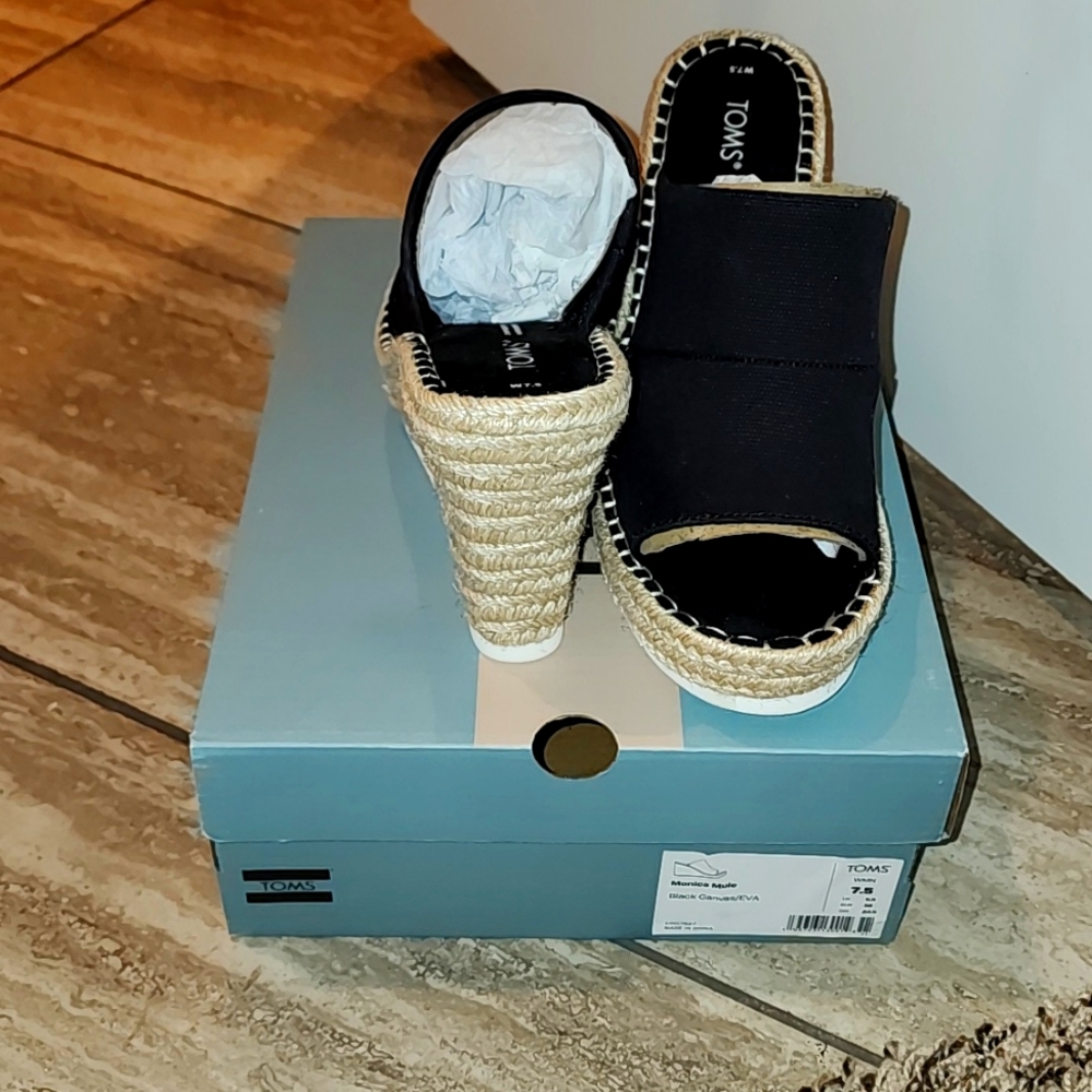 NIB TOMS MONICA MULE WEDGE SHOES BLACK 7.5